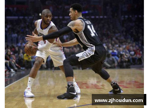 NBA空接破板：高空飞人的壮观集锦